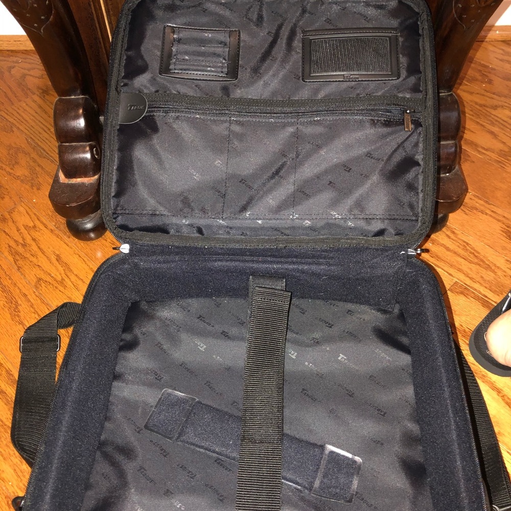 Computer case by Targus. Multi function. - Picture 5 of 8